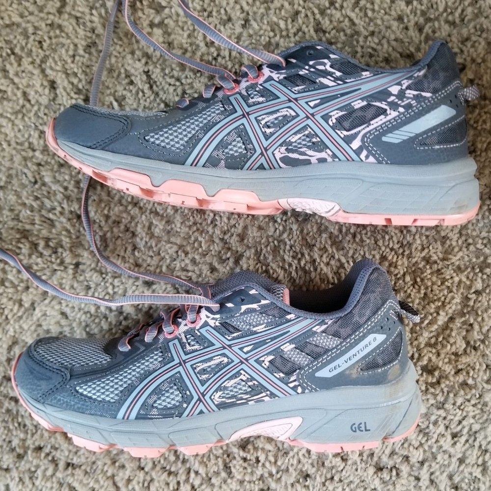 Running Shoes - image 4